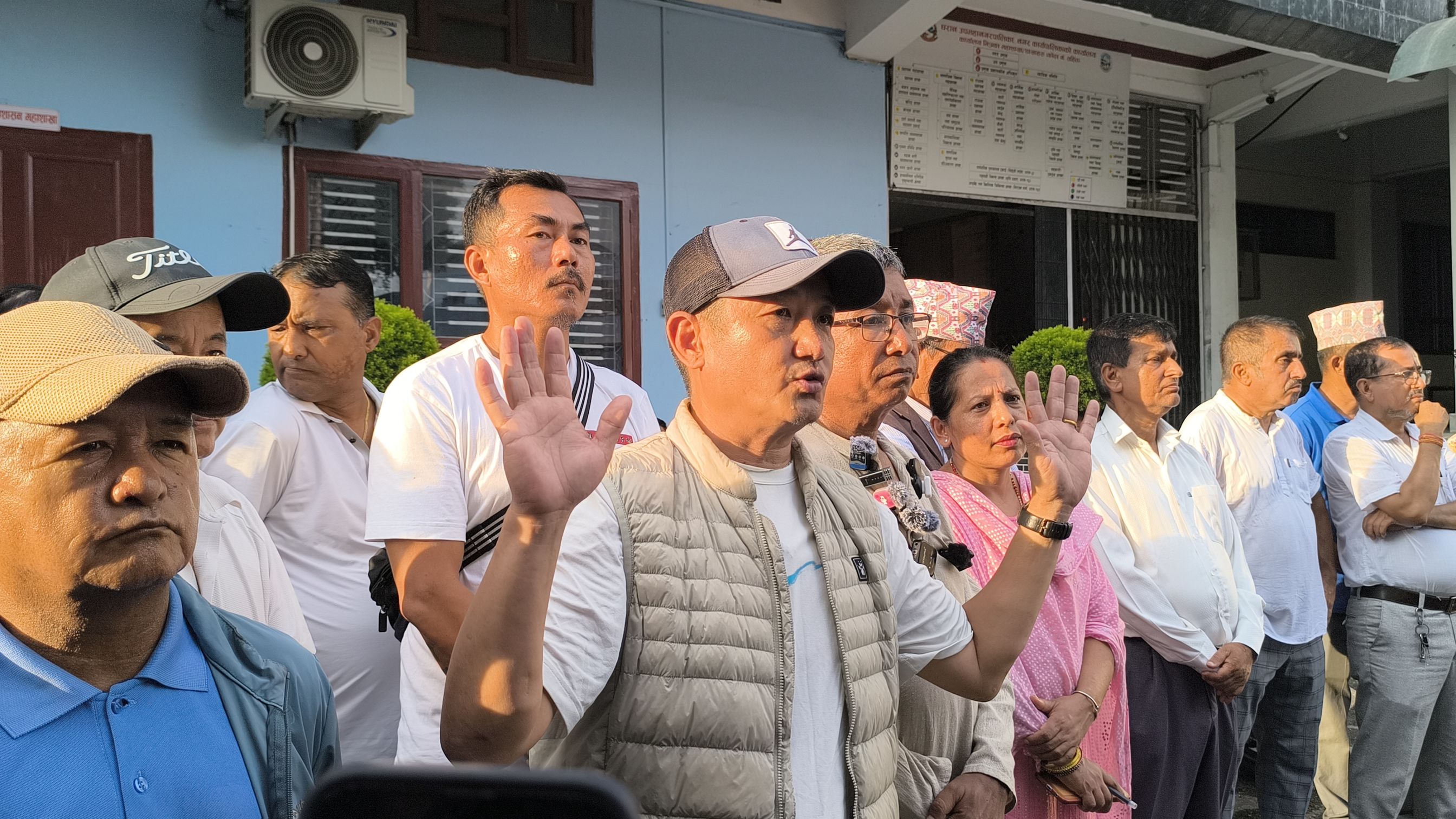 धरानमा बजेट बन्धक, जनप्रतिनिधिको विज्ञप्तिबाजी : वडाध्यक्ष एकातिर, कार्यवहाक मेयर अर्कातिर
