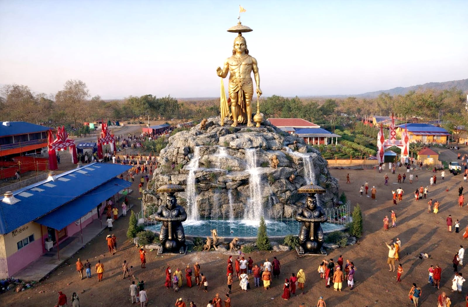 आन्जनीय पर्वत शैलीमा बन्दैछ, चतराधामस्थित हनुमान मन्दिरमा गुफा