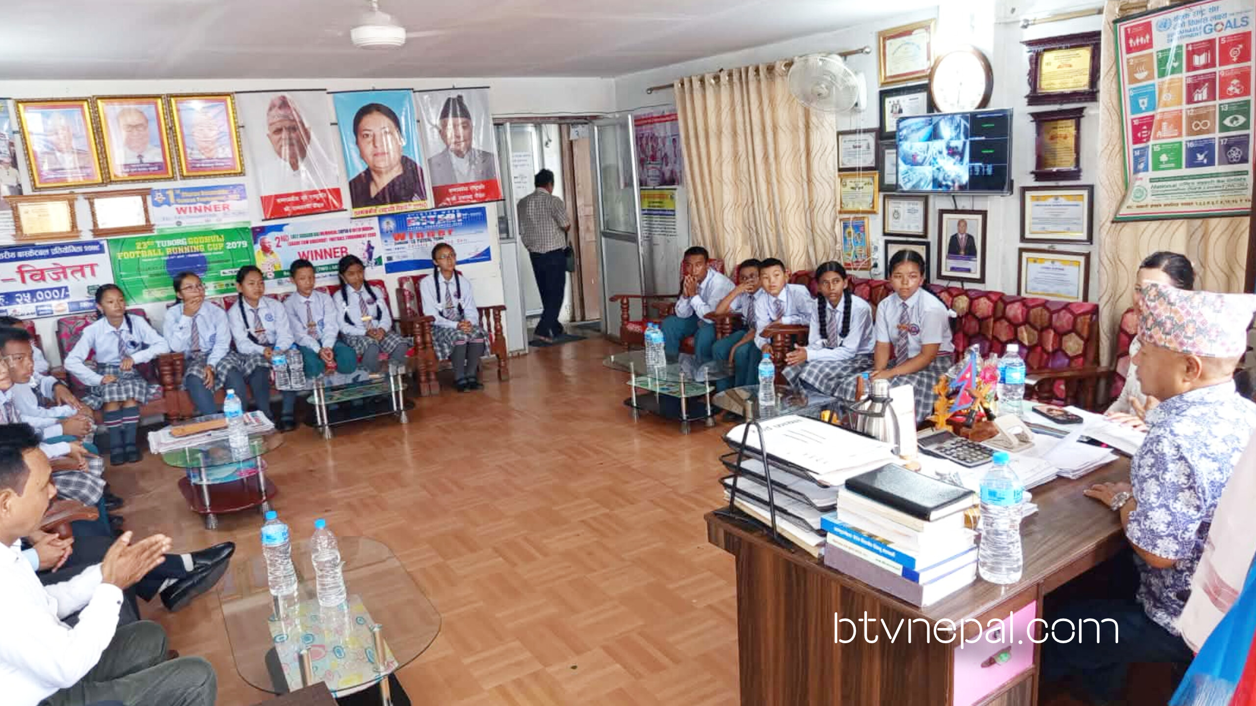 वडाध्यक्ष र हिबिस्कस बाल क्लबका पदाधिकारीबीच अन्तर्कृया