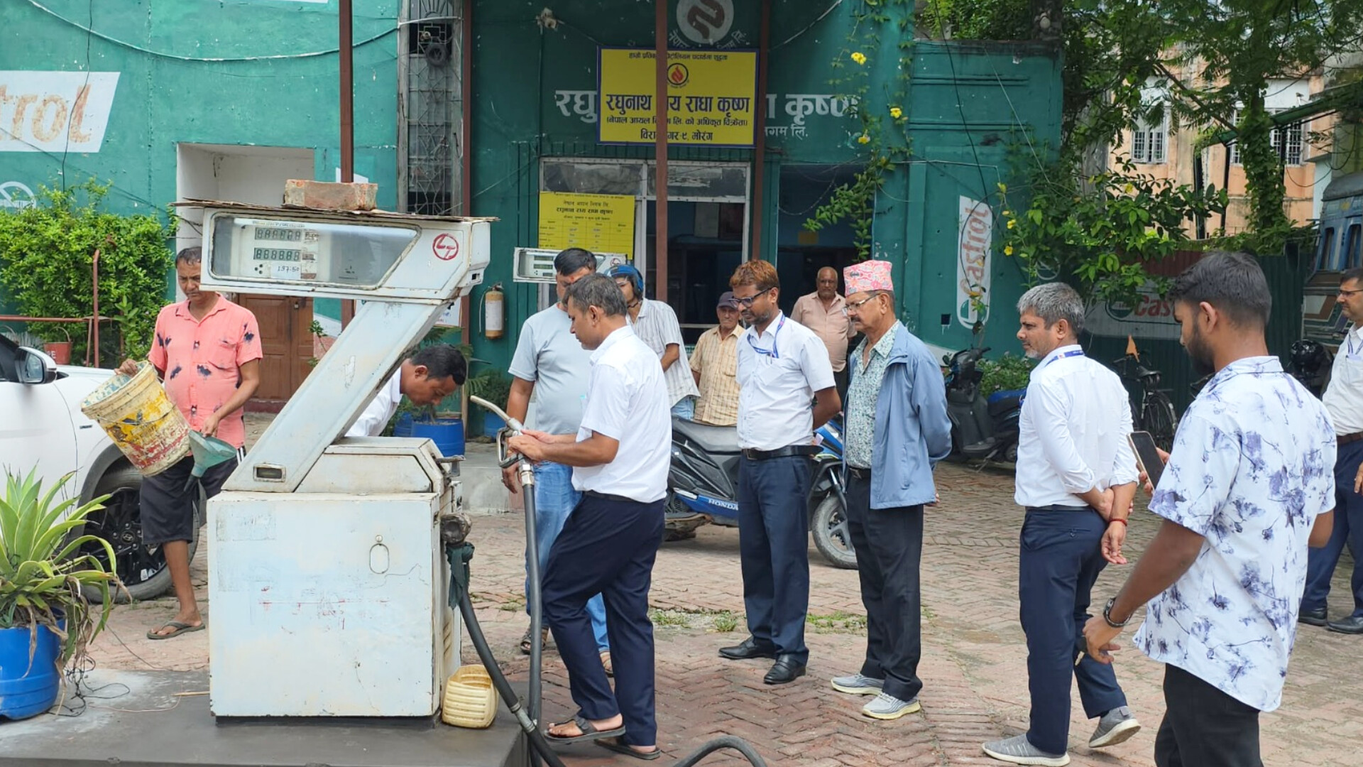 पेट्रोल पम्पमा प्रशासनको अनुगमन तीव्र, नापतौलमा केन्द्रित जाँच
