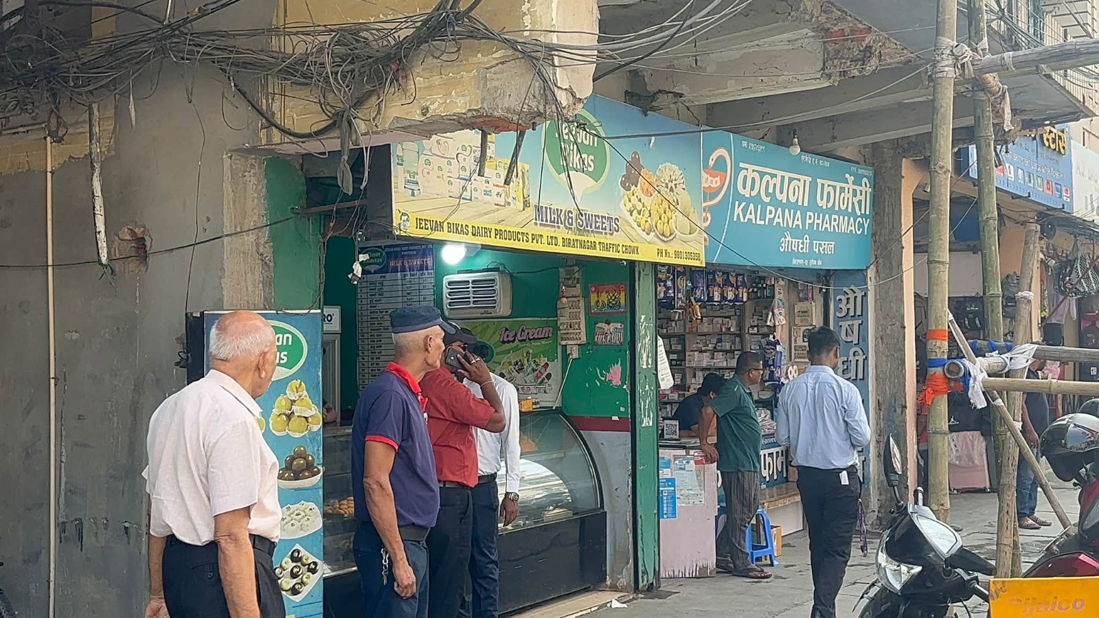 उजुरी परेपछि मिठाइ पसलमा अनुगमन, मिठाइको नमुना परीक्षणमा पठाइयो