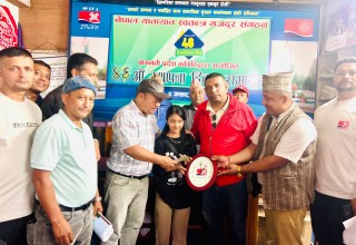 उपहार कार्यक्रमको रकम मजदुरको छोरीको शिक्षामा सहयोग