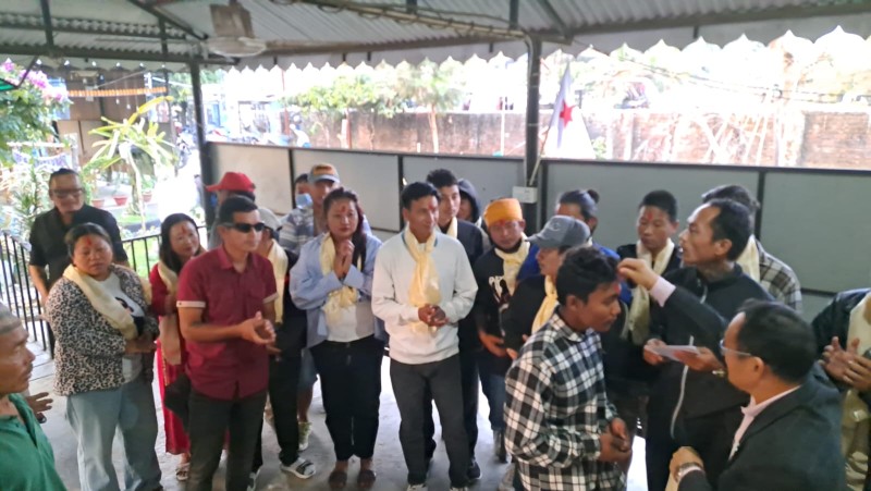 विभिन्न राजनैतिक दल छोडेर २५ युवा नेकपा प्रवेश