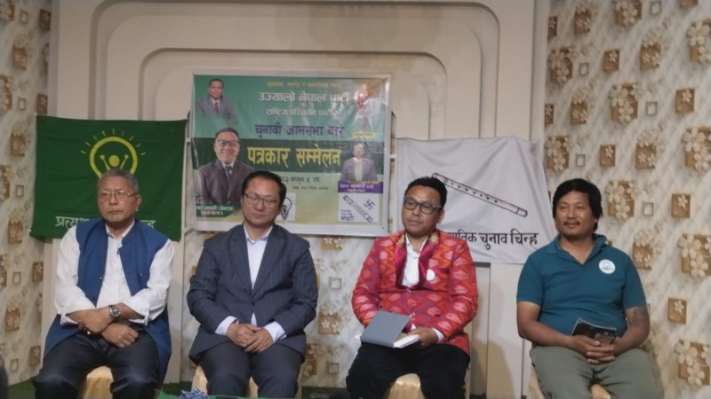 उज्यालो नेपाल पार्टीका सुनसरी उमेदवार जेनटल लावती (डमर) ले पत्रकार संग आमसभा प्रश्नको छलफल गरे