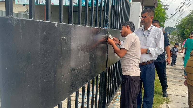 मापदण्डविपरीत सञ्चालन गरिएका विराटनगरका ७ आँखा अस्पतालमा शिलबन्दी