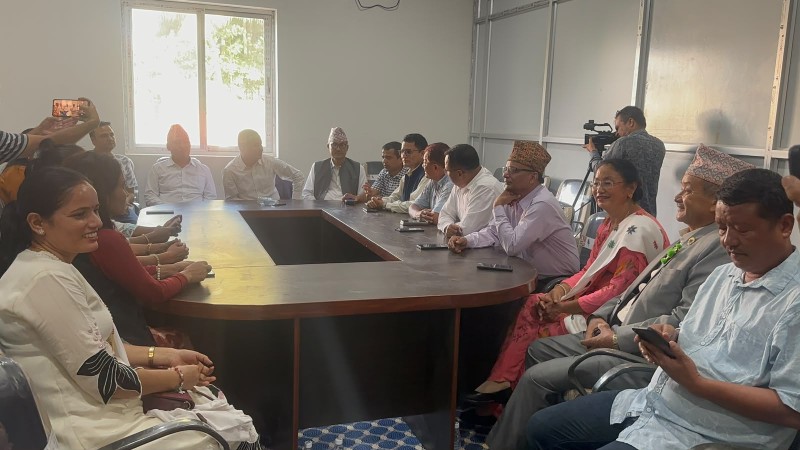 मन्त्री छान्न कोशीमा नेकपा संसदीय दलको बैठक सुरु, आकांक्षी धेरै भएपछि सकस