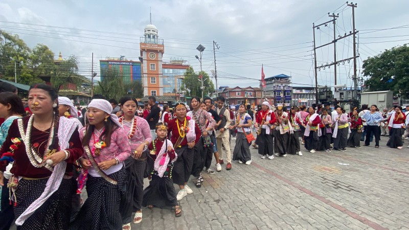धरान भानुचोकमा खुल्ला साकेला नाच, बालकदेखि बृद्धसम्मको उत्साहजनक सहभागिता