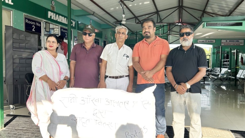 बाढीपीडितलाई रानी आँखा अस्पतालको राहत