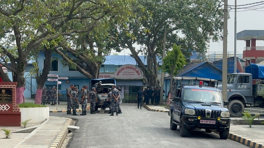 मोरङ कारागारमा अराजकता मच्चाउने १९ कैदीबन्दी अन्यत्र स्थानान्तरण गरिँदै